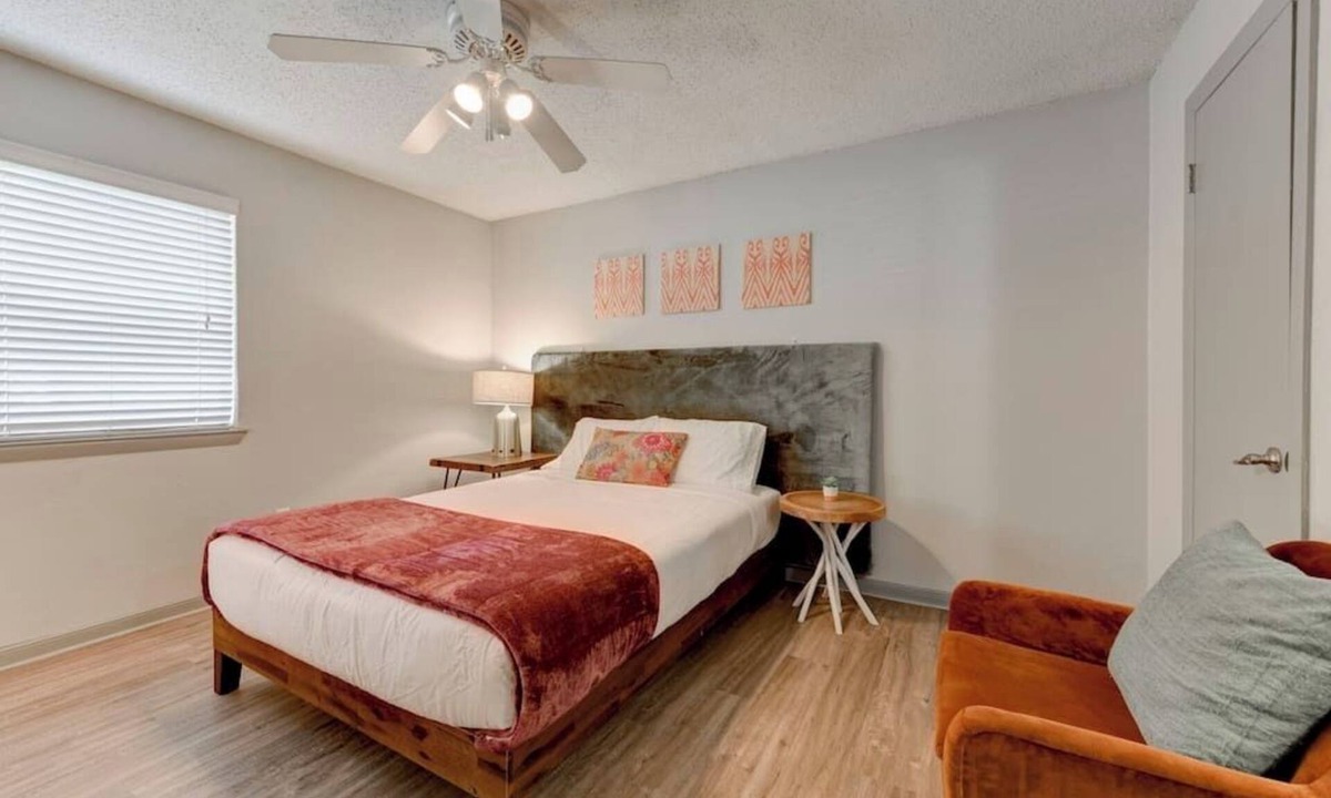 South Lamar Apartment | Cozy apartment w/pool & patio w/pet-friendly