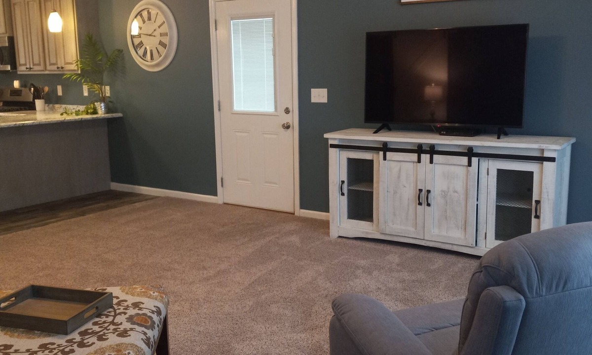 Benton Apartment | Cozy Apartment with all the amenities you could want.