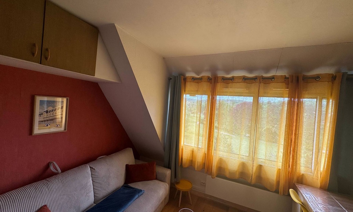 Clair Valon Apartment | Cozy apartment with golf course views