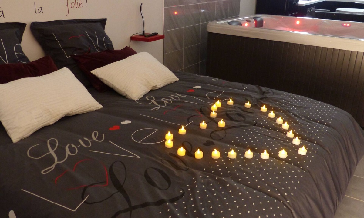 Auterive Apartment | Cozy apartment with private Jacuzzi for a romantic night