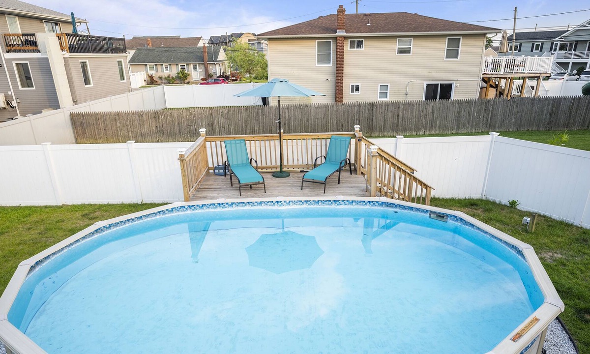 Long Island House | Cozy Apartment with Warm Fireplace 3B/1B