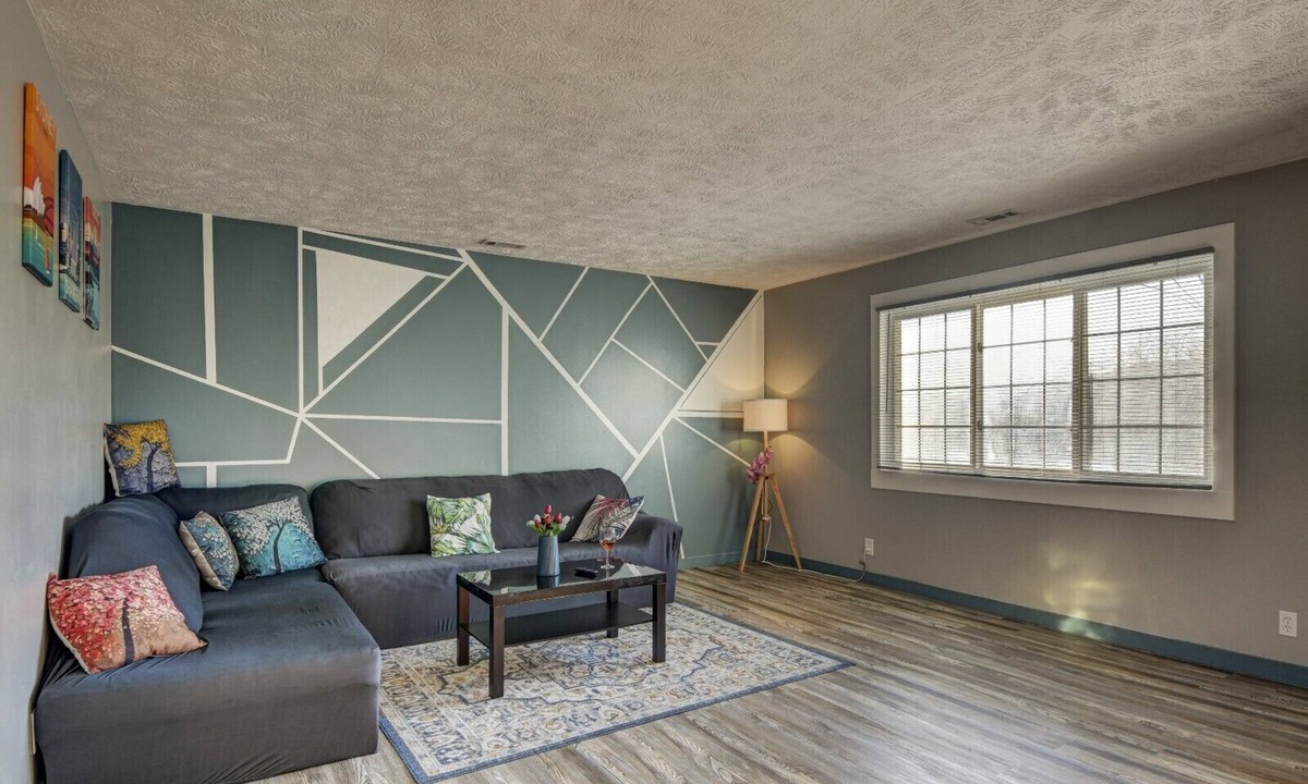 Pottawattamie County Apartment | ♔ Cozy Apt A Stone's Throw away from Downtown ♔