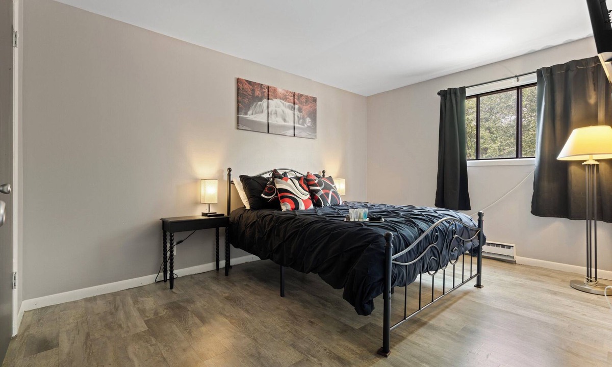 Aurora Apartment | Cozy apt Aurora/Sleeps 6/FREE Wifi/Chgolnd area/Parking