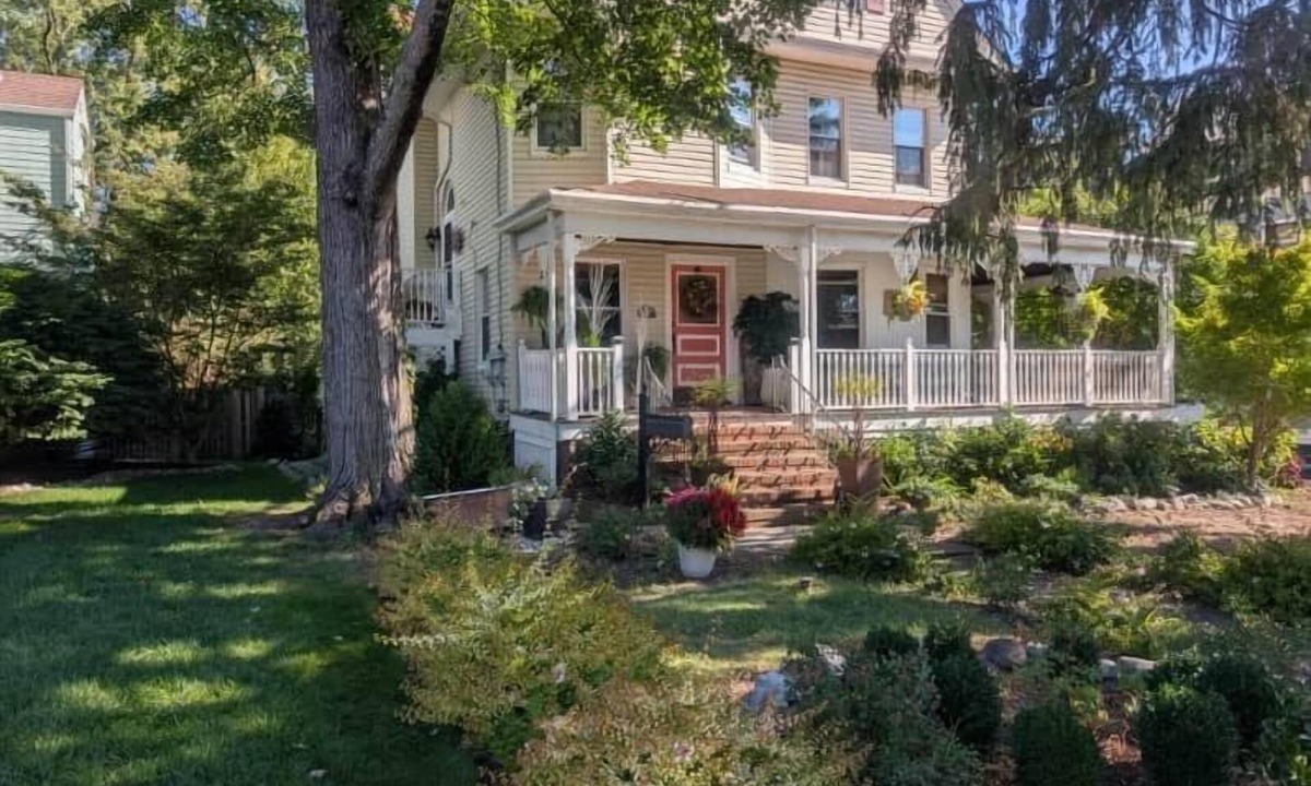 Montclair House | Cozy Apt Walkable to Shop, Eat & NYC Transport