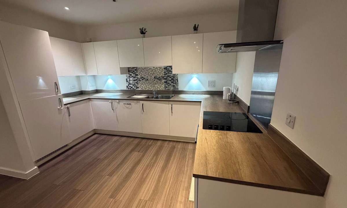 Woolwich Apartment | Cozy Arsenal home for all