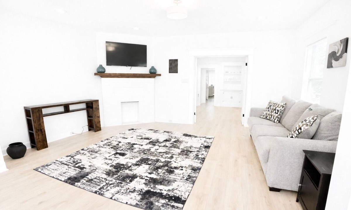 College Park House | Cozy Atlanta Stay Sleeps 4 Near ATL. Free Wifi + Self check in