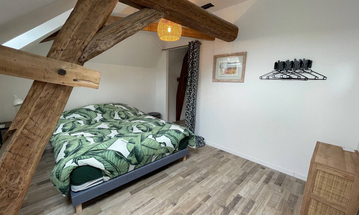 Saint-Jean-de-Vaux Apartment | Cozy attic apartment