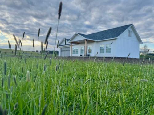 Harvard House | Cozy Avon Country Escape