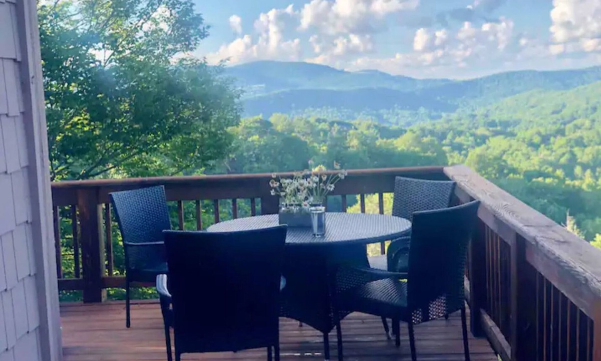 Sugar Mountain House | Cozy Banner Elk Chalet with Mountain Views and Fireplace