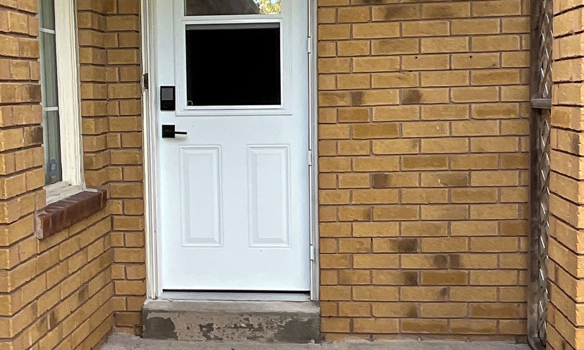 Orangeville Apartment | Cozy Basement Apartment (700 sq ft) with Full Kitchen