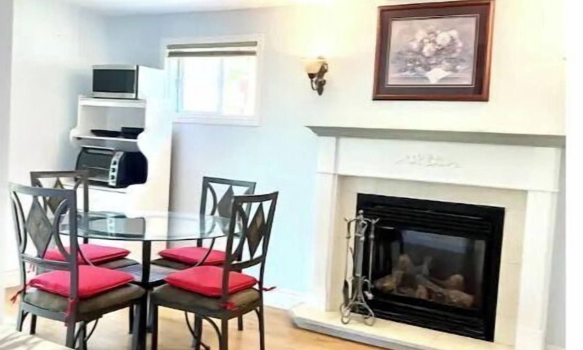 Barrie House | Cozy Basement Apartment two beds sleep 3