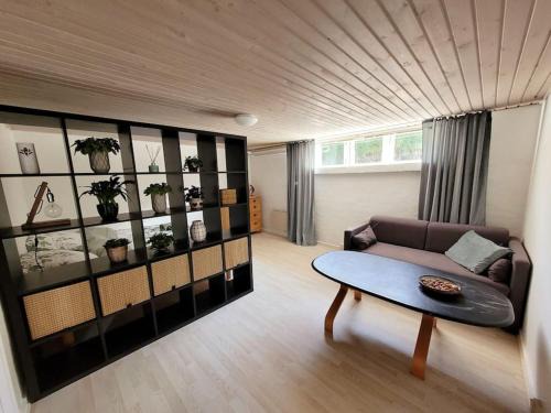 Hirtshals Apartment | Cozy basement apartment in the center