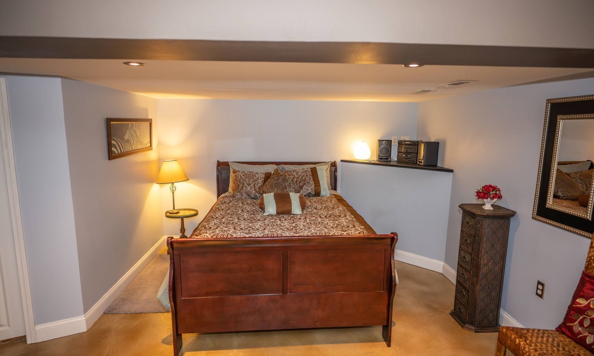 Bolingbrook House | Cozy Basement Suit.