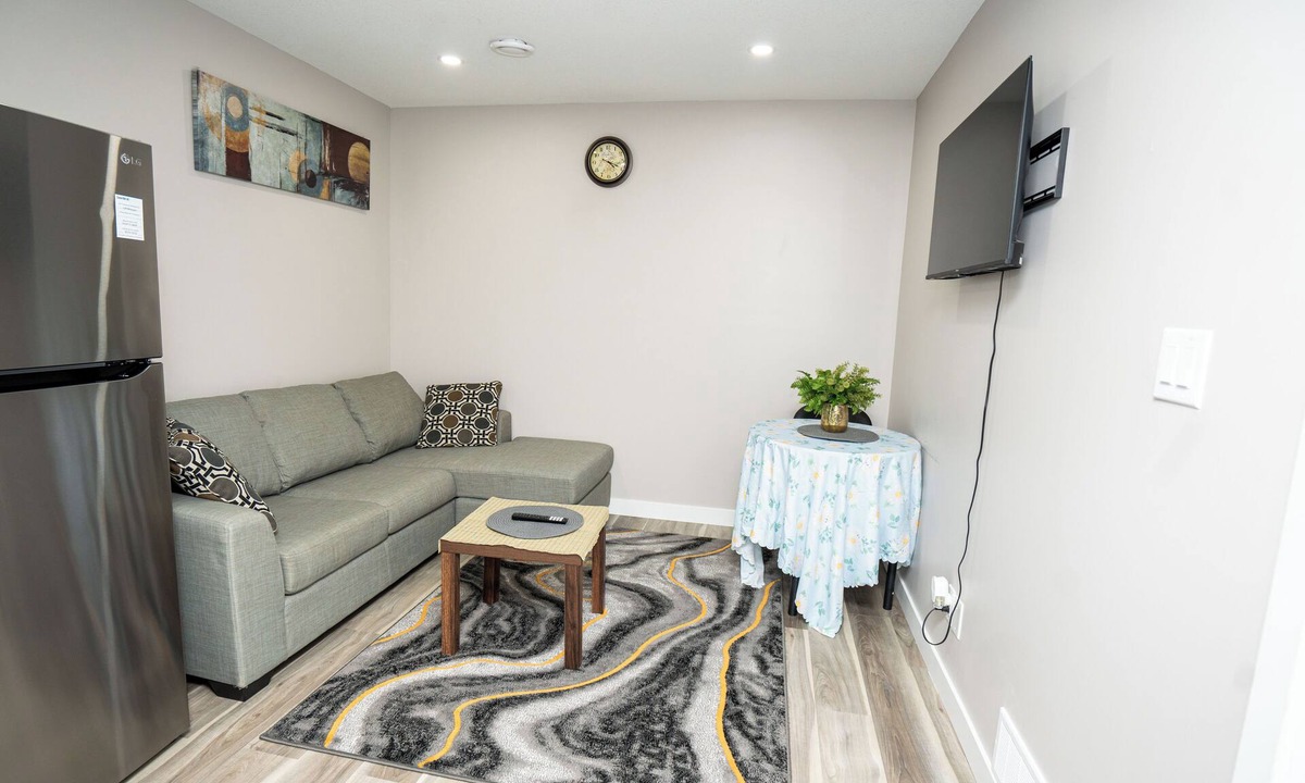 Regina House | Cozy Basement Suite in Regina