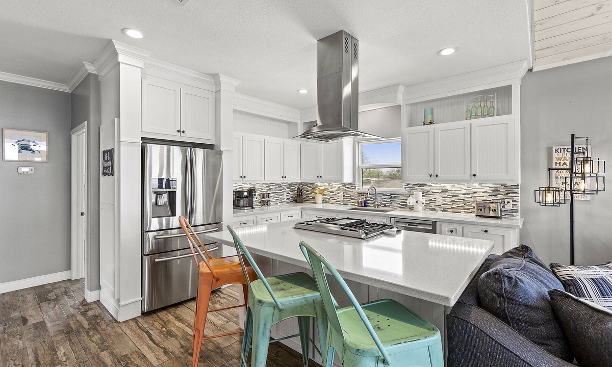 San Leon House | Cozy Bay House w/Heated Spool + Pier