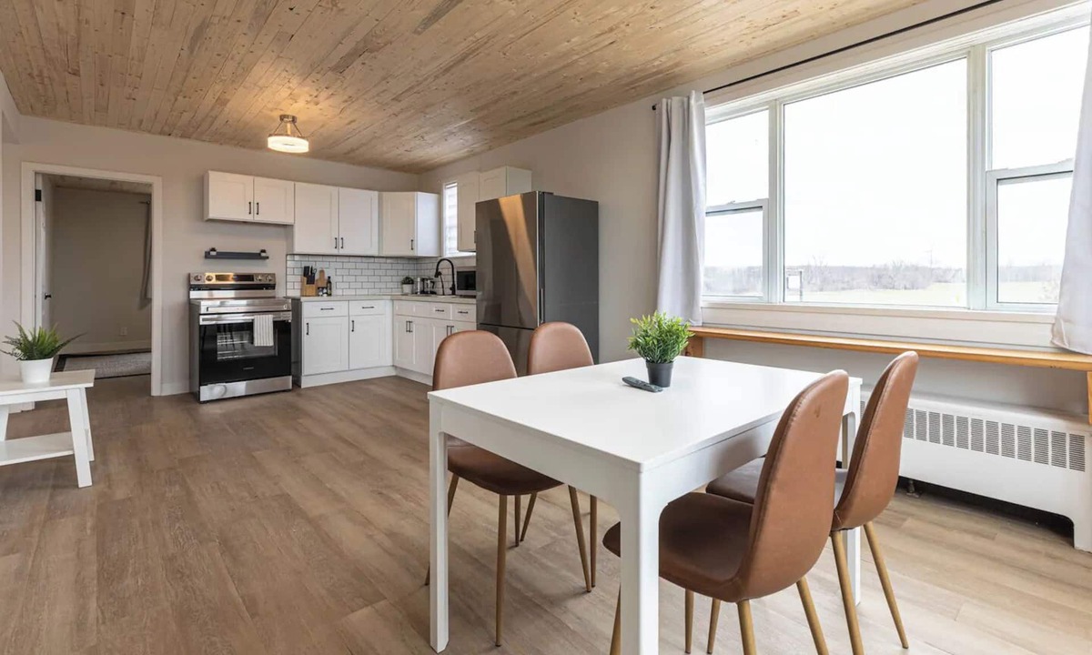 Bluewater Apartment | Cozy Bayfield Retreat Pool & Hot Tub 15min to Grand Bend Lake Huron Nearby