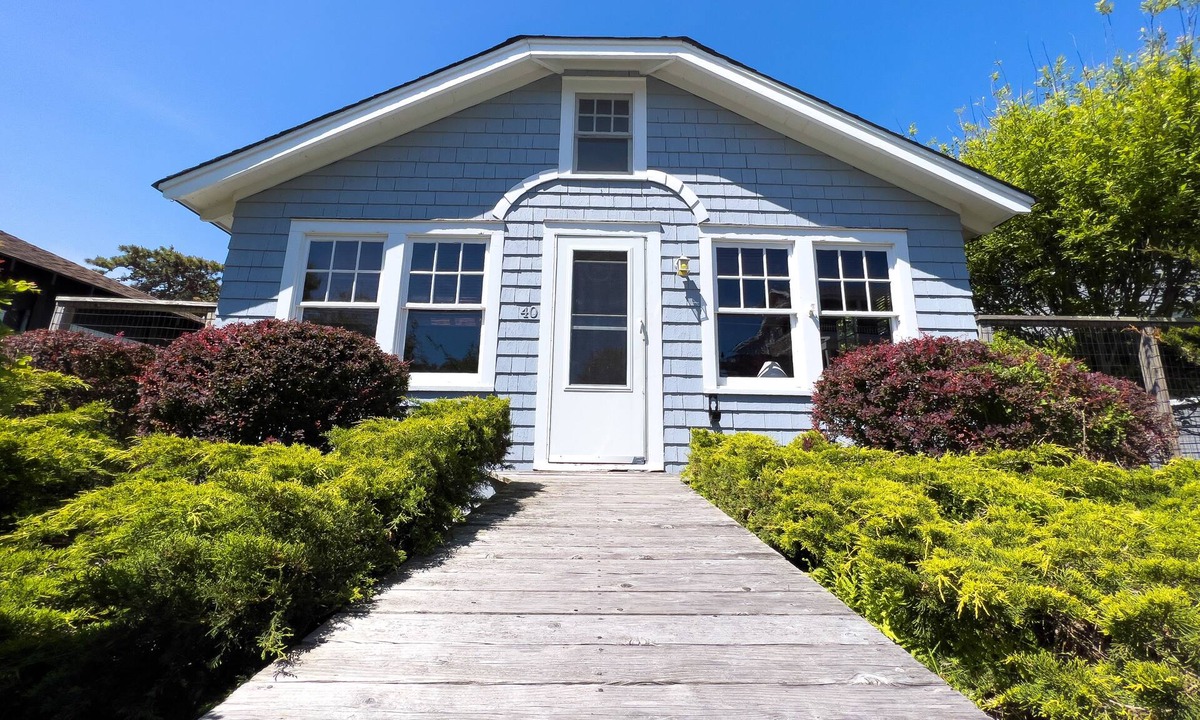 Ocean Beach House | Cozy Beach Bungalow-midway between beach and town
