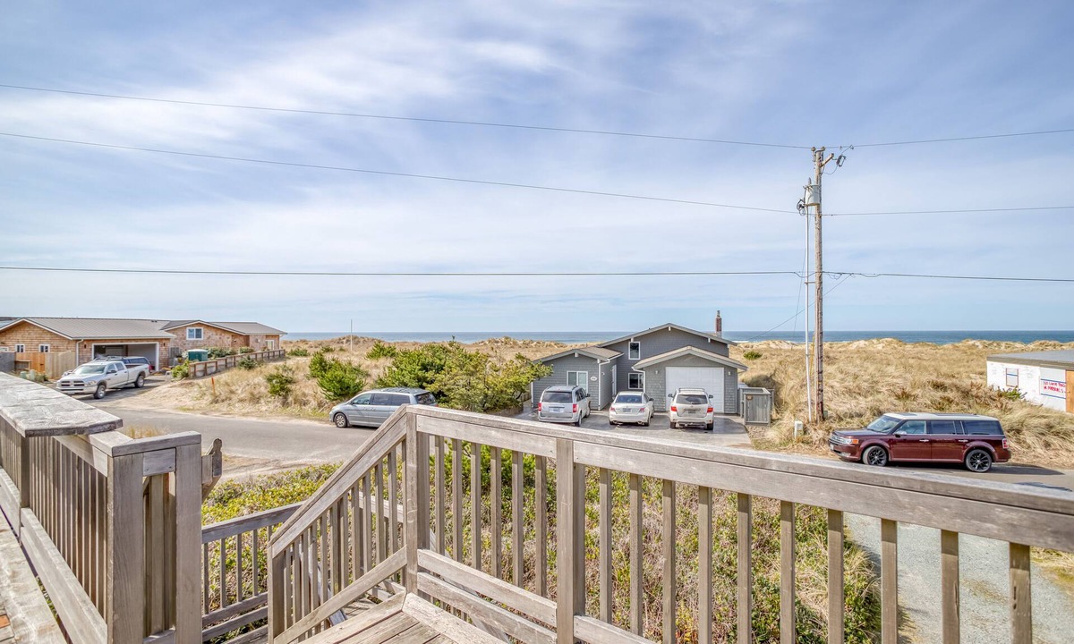 Manzanita House | Cozy Beach Castle has Panoramic Views, Wrap-Around Deck With Ocean Views!