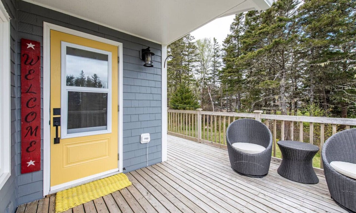 Queens House | Cozy Beach Cottage on the Atlantic.