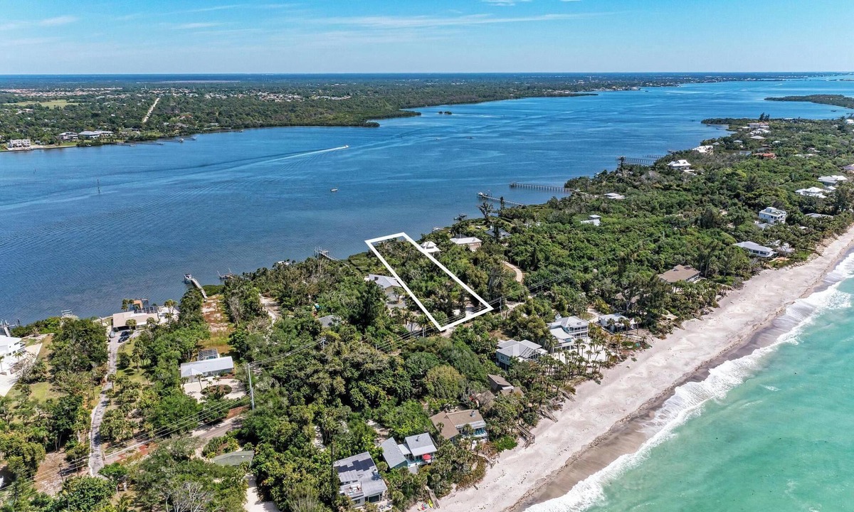 Englewood Cottage | Cozy Beach Cottage