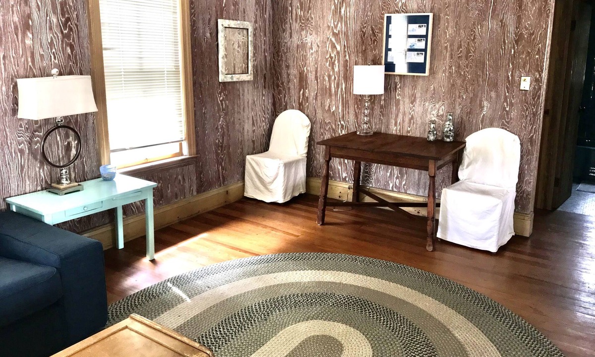 Waveland House | Cozy Beach Cottage..