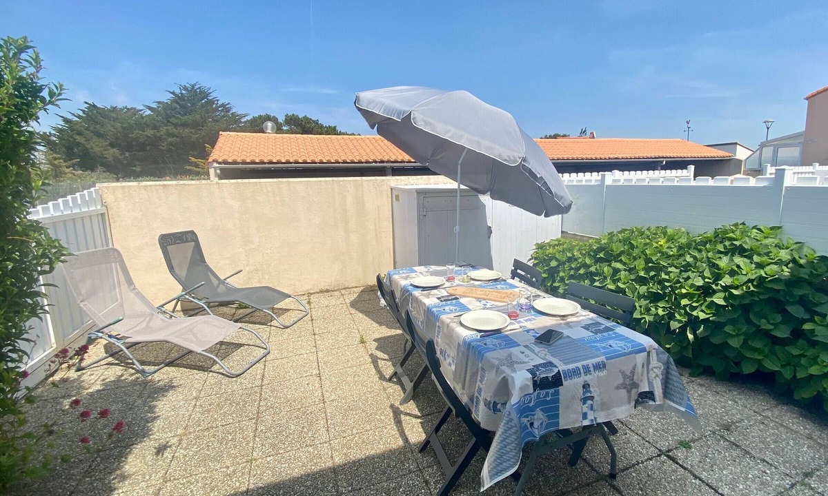 Bretignolles-sur-Mer House | Cozy Beachside Cottage, 300m from Marais Girard Beach, Renovated Kitchen, Pet Friendly