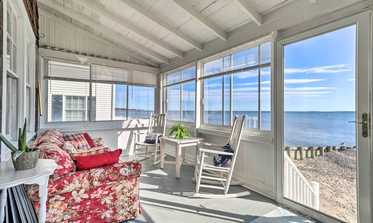 Old Lyme Cottage | Cozy Beach Front Cottage in Hawk's Nest