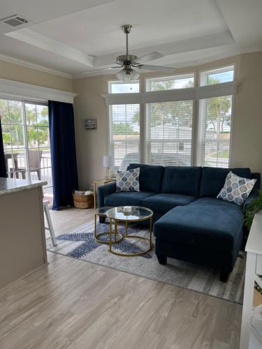 Truckland Resort | Cozy Beach House