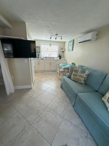 Pass-a-Grille House | Cozy Beach Rental 1B/1B