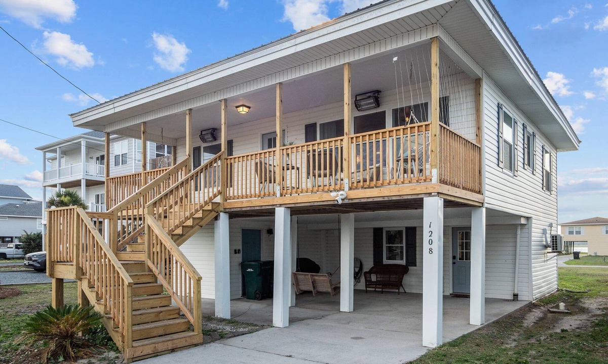 Topsail Beach Apartment | Cozy beach studio- Bottom unit