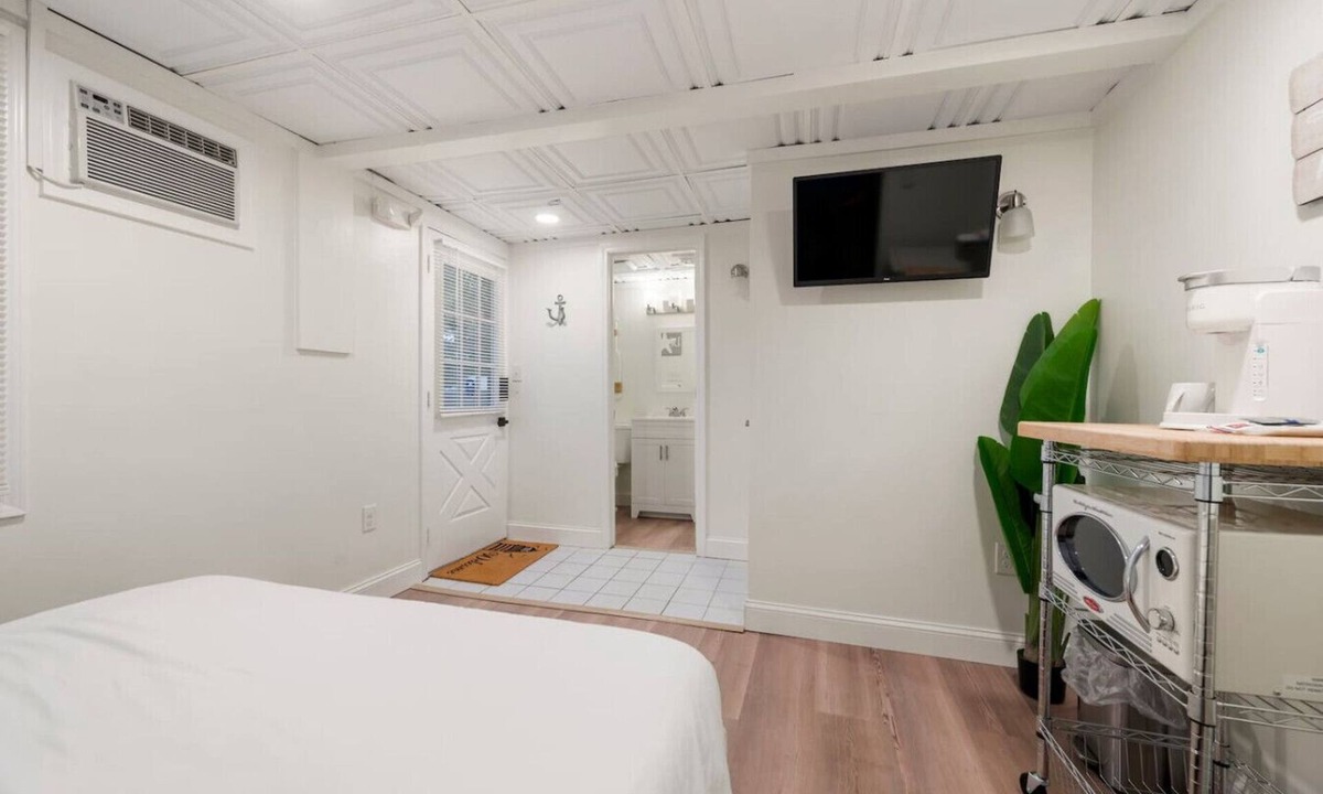 Sylvan Beach Bed & Breakfast | Cozy Beach Studio | The Beachside Co. #6