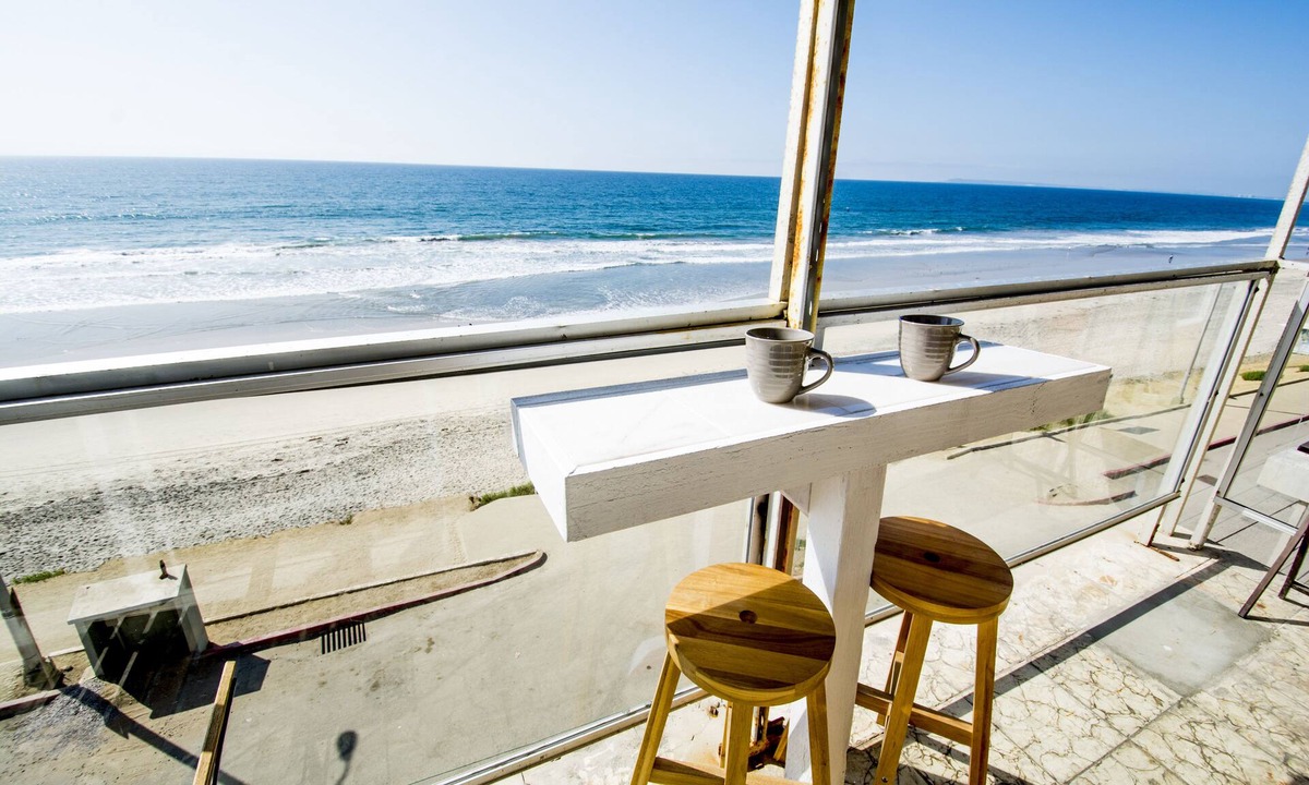 Costa Apartment | Cozy BEACHFRONT 1 Bdr Apt