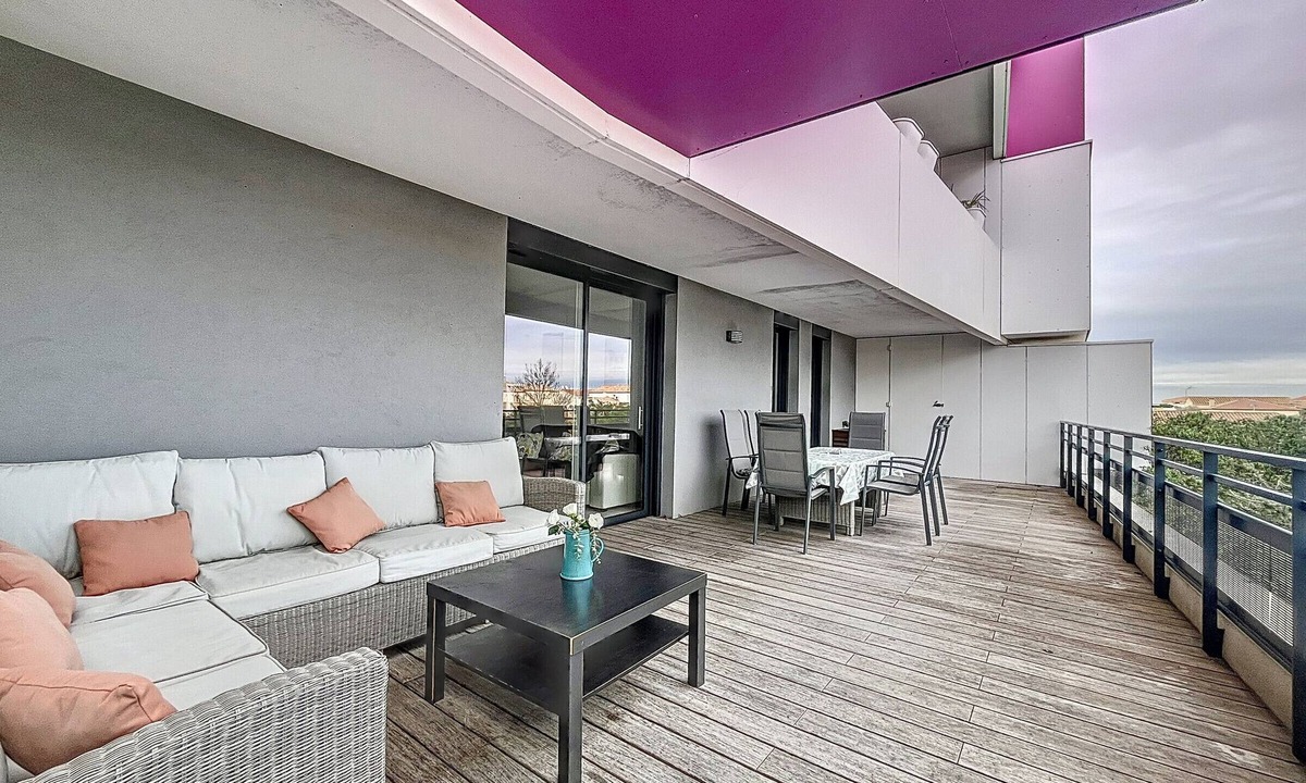 Palavas-les-Flots Apartment | Cozy Beachside F3 Apartment with Pool & Parking, 150m from the Beach