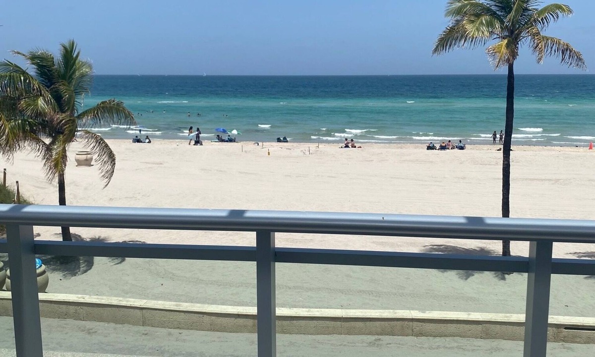 Hollywood Apartment | Cozy Beachside Studio Steps from Hollywood Beach!