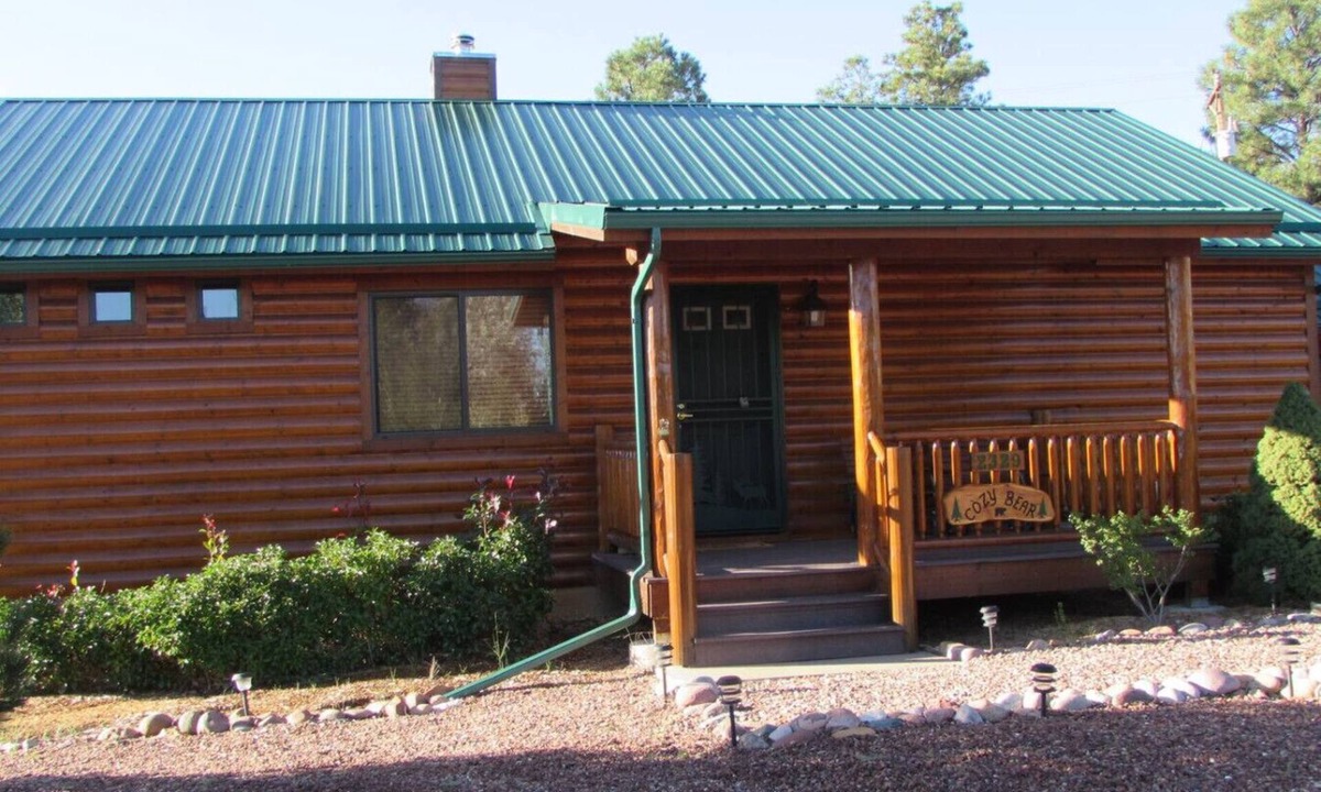 Heber Cabin | Cozy Bear Cabin with Hot Tub