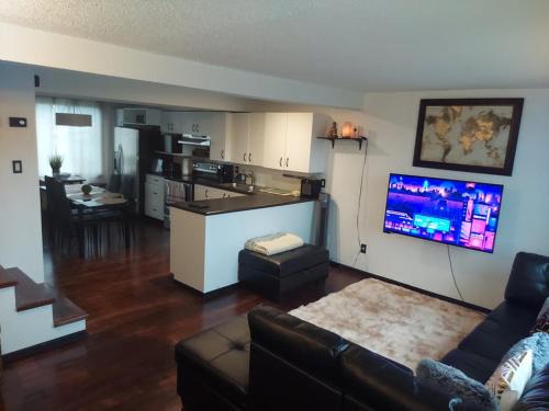 Gatineau Apartment | Cozy beautiful 3 bedroom townhome