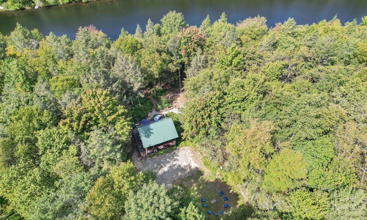 Tolland House | Cozy Berkshires Lakefront Cottage! NEW