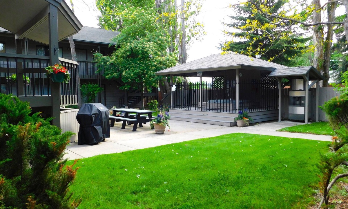 Bigfork Condo | Cozy Bigfork Condo