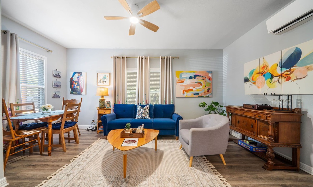 Government Hill House | Cozy Bluebonnet Cottage, Backyard Oasis, Free Parking, EZ Hwy Access