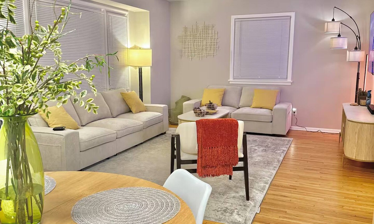 Minneapolis House | Cozy Boho 4 Bedroom 2 Bathroom Knox Home