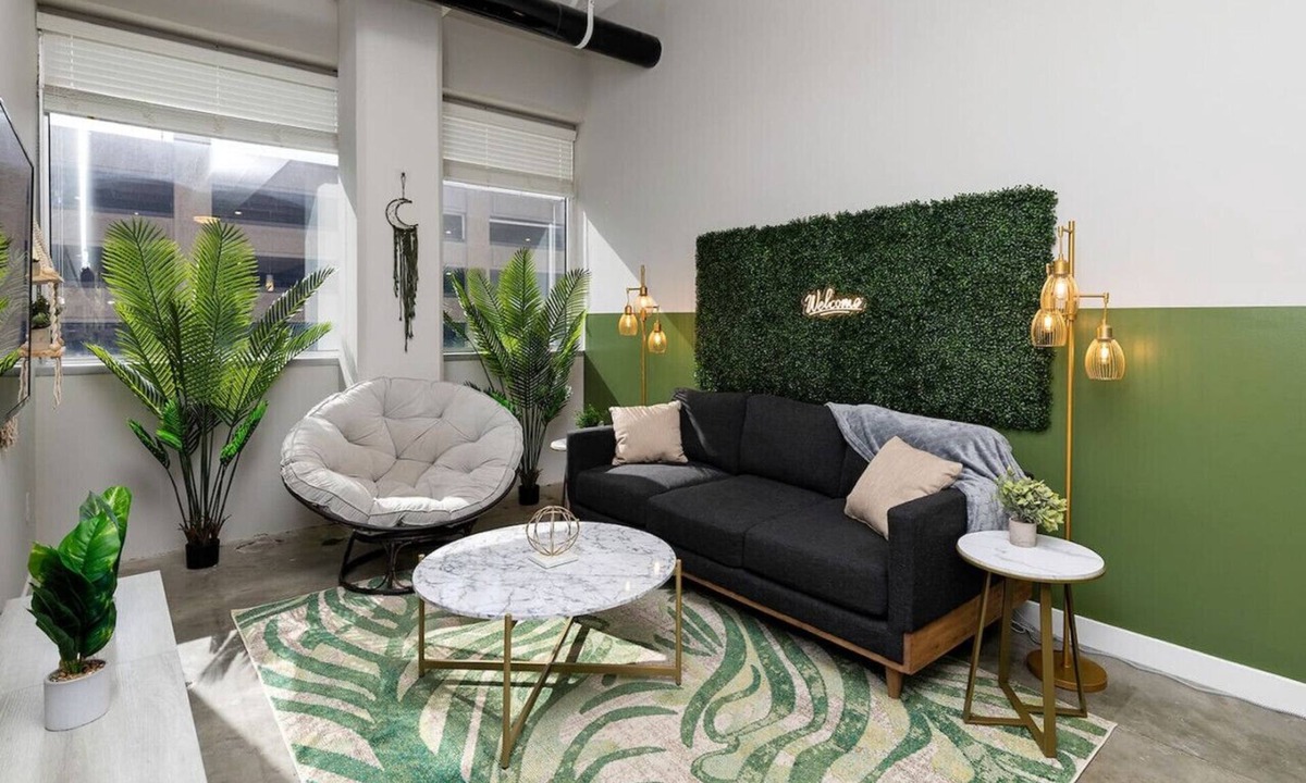 Downtown Des Moines Apartment | Cozy Boho-Chic Downtown 2BD/2BR - Downtown DSM