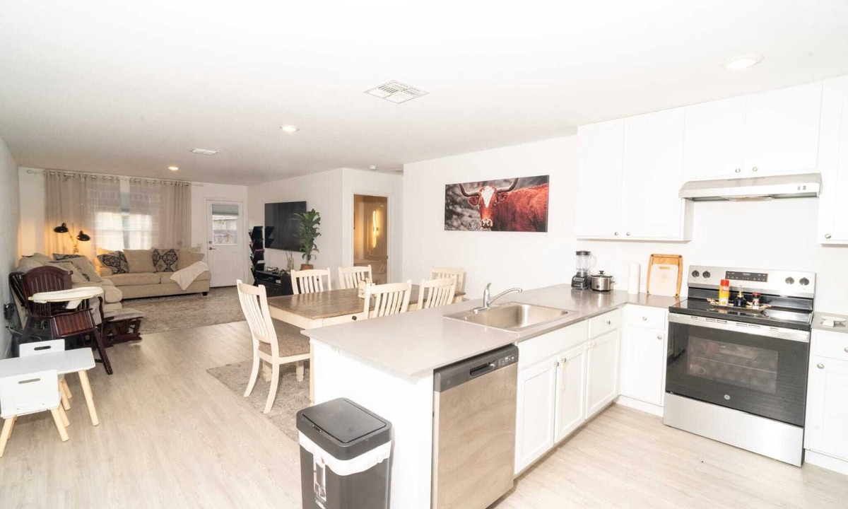 Southside House | Cozy BR 2BA Home w/AC - Perfect for Families - San Antonio