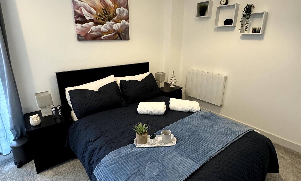 Bracknell Apartment | Cozy Bracknell Apartment with Modern Amenities