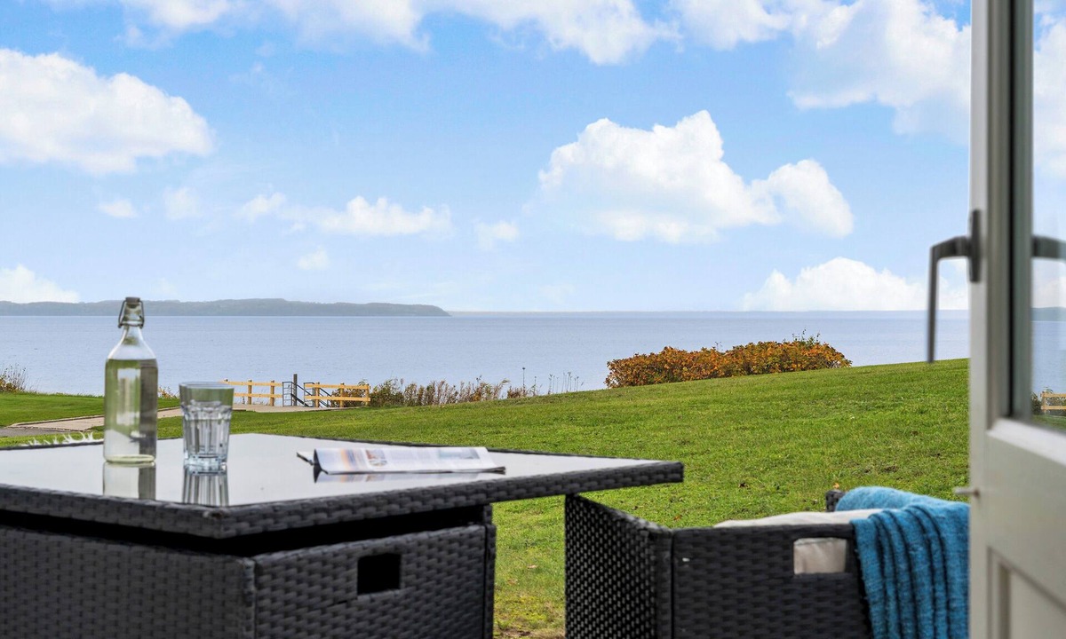 Middelfart Apartment | Cozy Brenderup Apartment on the beach
