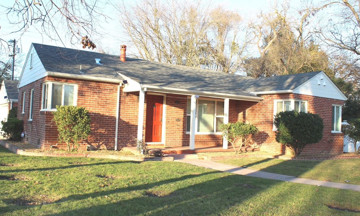 Stockton House | Cozy Brick-house With Spacious Backyard