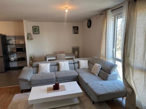 Thouare-sur-Loire Apartment | Cozy bright apartment