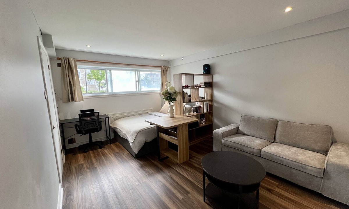 Ahuntsic-Cartierville Apartment | Cozy & Bright Comfortable Basement Suite