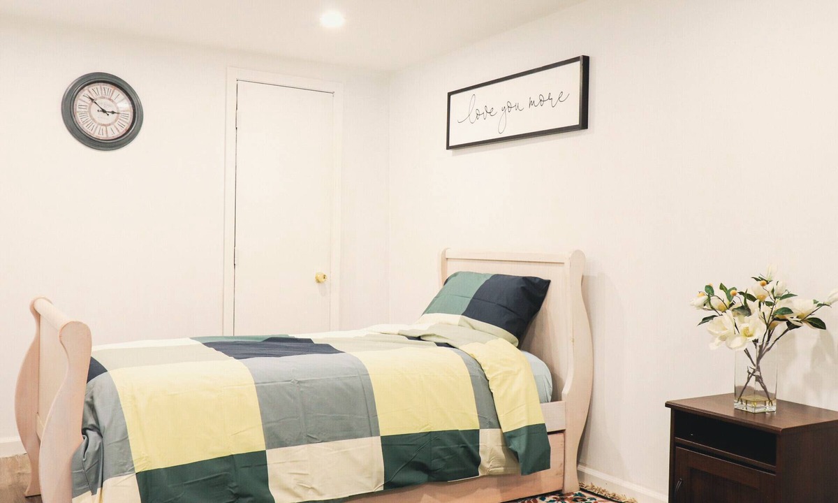 Westwood Apartment | Cozy & Bright Guest Unit