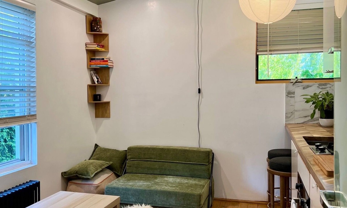 Queens Apartment | Cozy Bright Rockaway Beach House Very Close to Train and Ferry