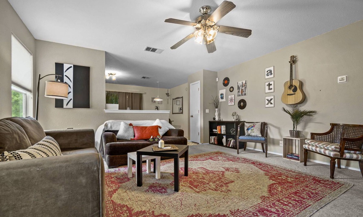 Manor House | Cozy ♥ Budget/Dog Friendly◈ Manor ◈ Yard w/Firepit